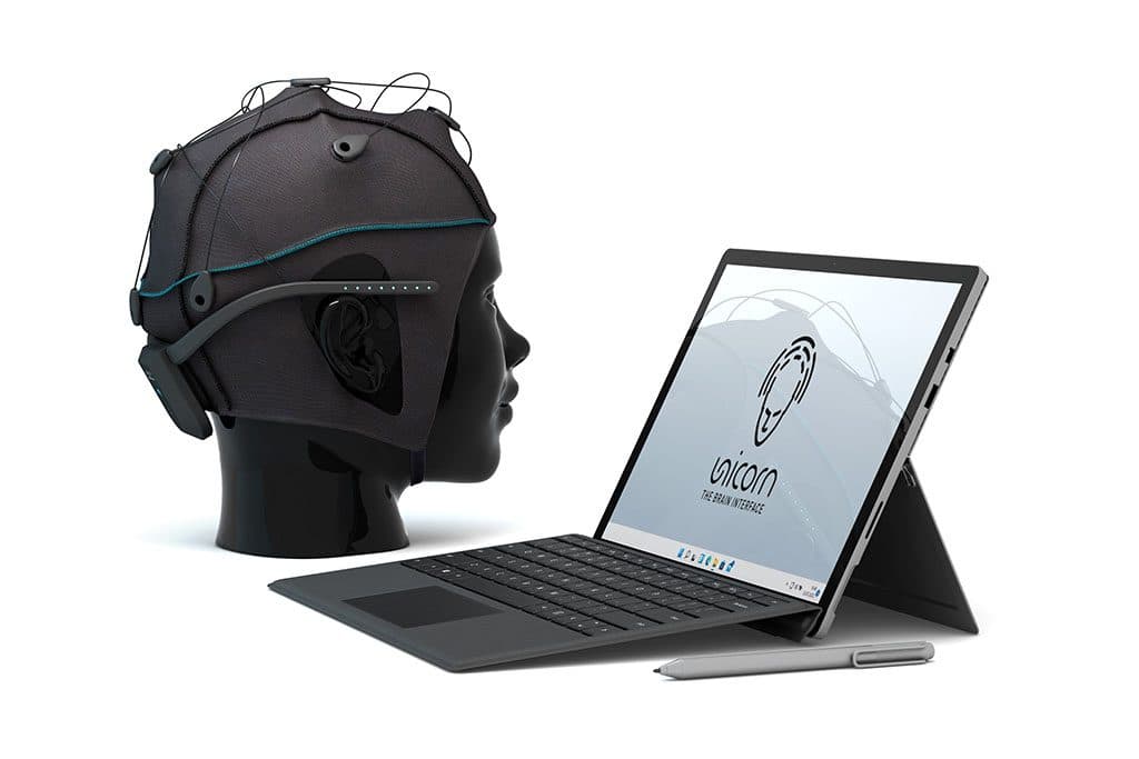 Unicorn Hybrid Black ve tablette Unicorn Suite