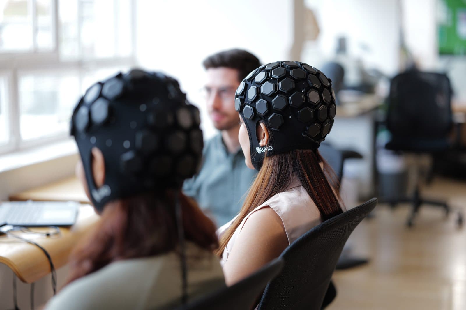 Hyperscanning with two adults wearing LUMO caps