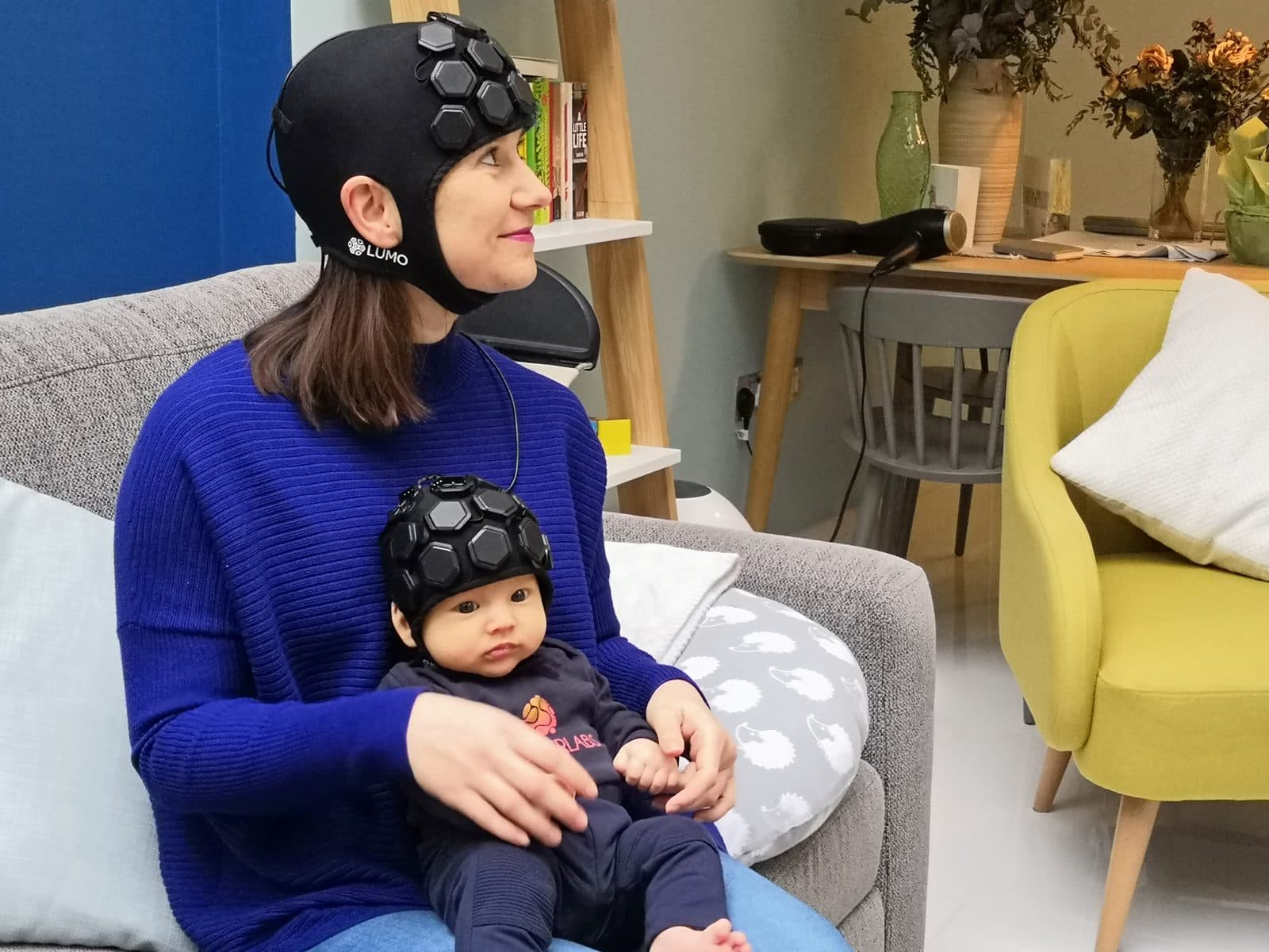Hyperscanning: a mother and her infant wearing LUMO